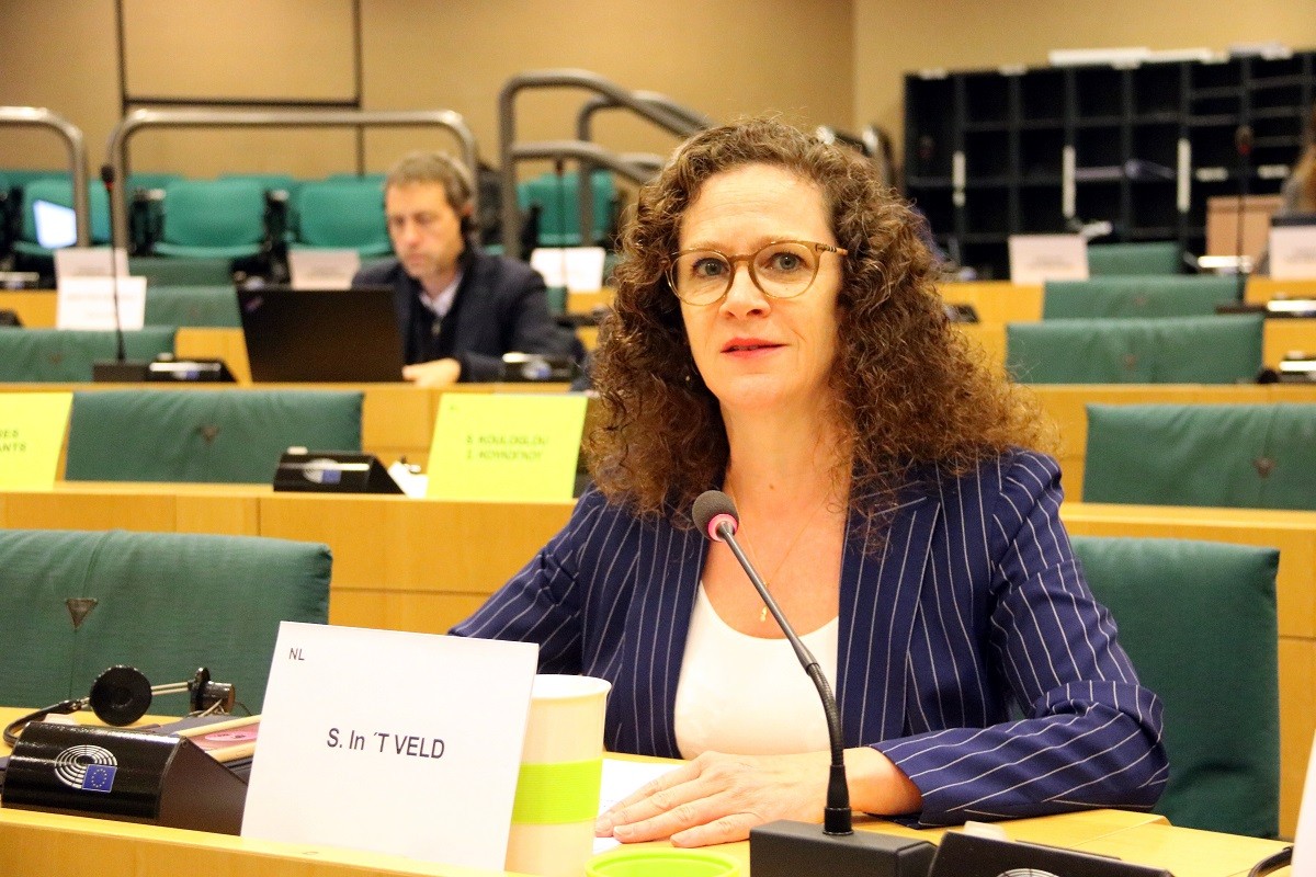 La ponent del comitè Pegasus de l'Eurocambra, Sophie In't Veld, durant la presentació de l'esborrany de recomanació.  