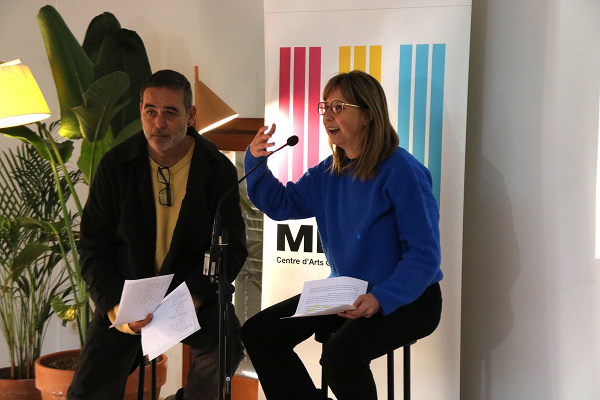 La consellera de Cultura de l'Ajuntament de Tarragona, Inés Solé; el director de Mèdol – Centre d'Arts Contemporànies de Tarragona, Vicent Fibla, en la presentació de la programació del Mèdol per a aquest 2023.