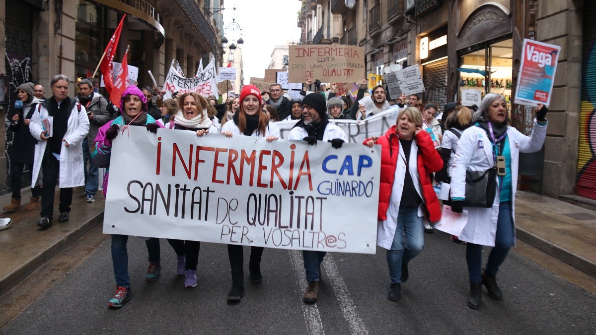 La manifestació de professionals de la salut aquest dimarts a Barcelona