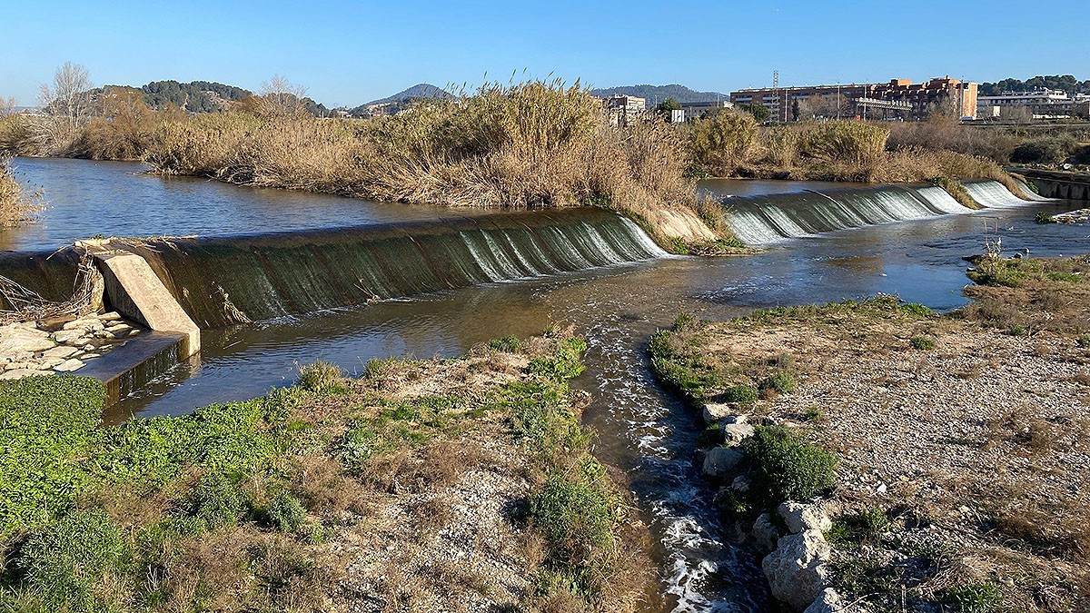 Punt on l'aigua regenerada s'aboca al riu Llobregat