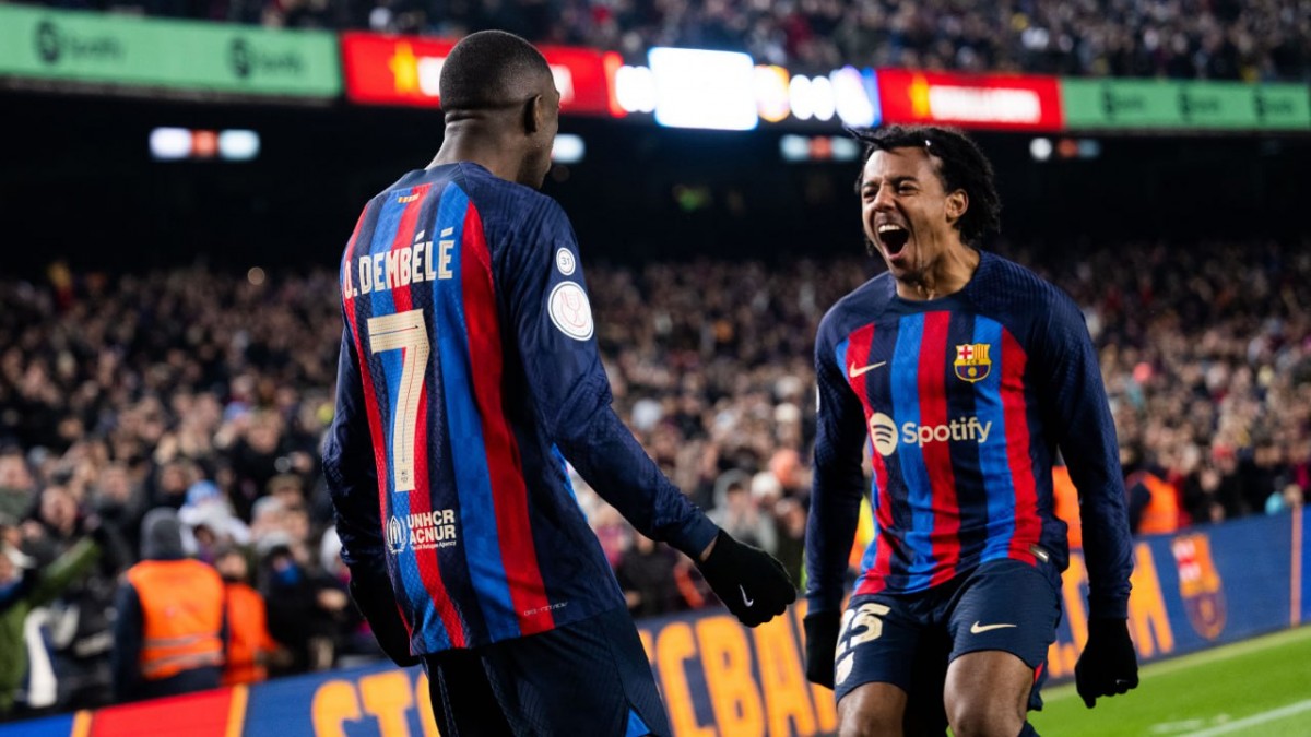 Dembélé i Koundé durant el partit de quarts de final de la Copa del Rei al Camp Nou