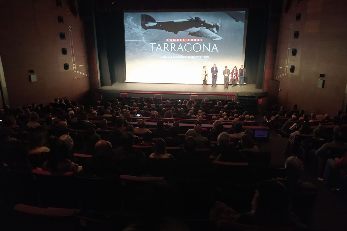 La presentació del documental ha comptat amb parlaments de l'alcalde Pau Ricomà i dels seus autors.