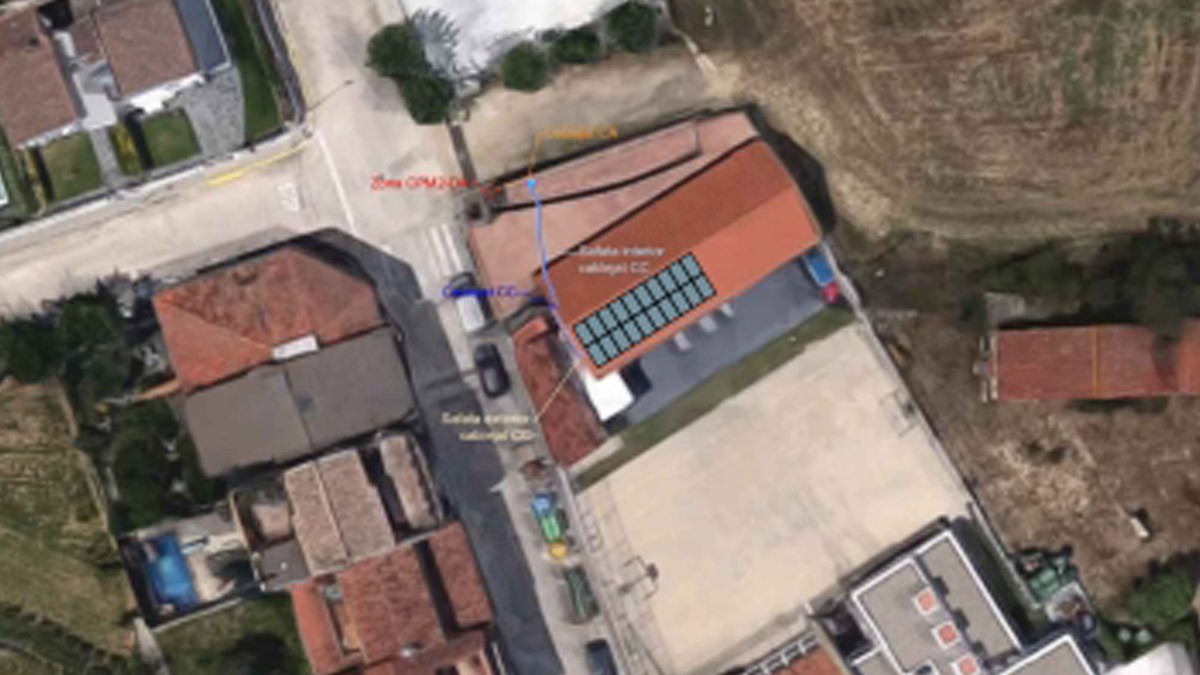 Plànol del Centre Cívic i Cultural de Vilalba Sasserra amb les plaques fotovoltaiques