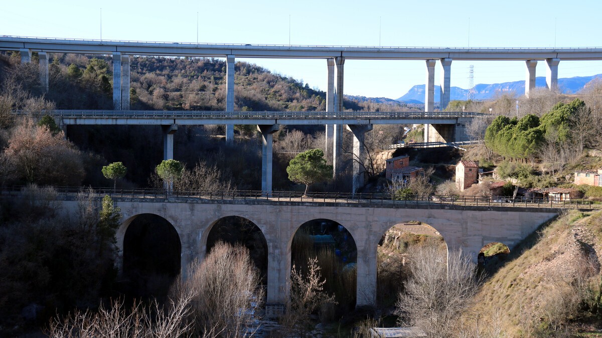 Tres aqüeductes: el de la C-16, el de l'antiga carretera de Gironella a Berga, i el del Carrilet