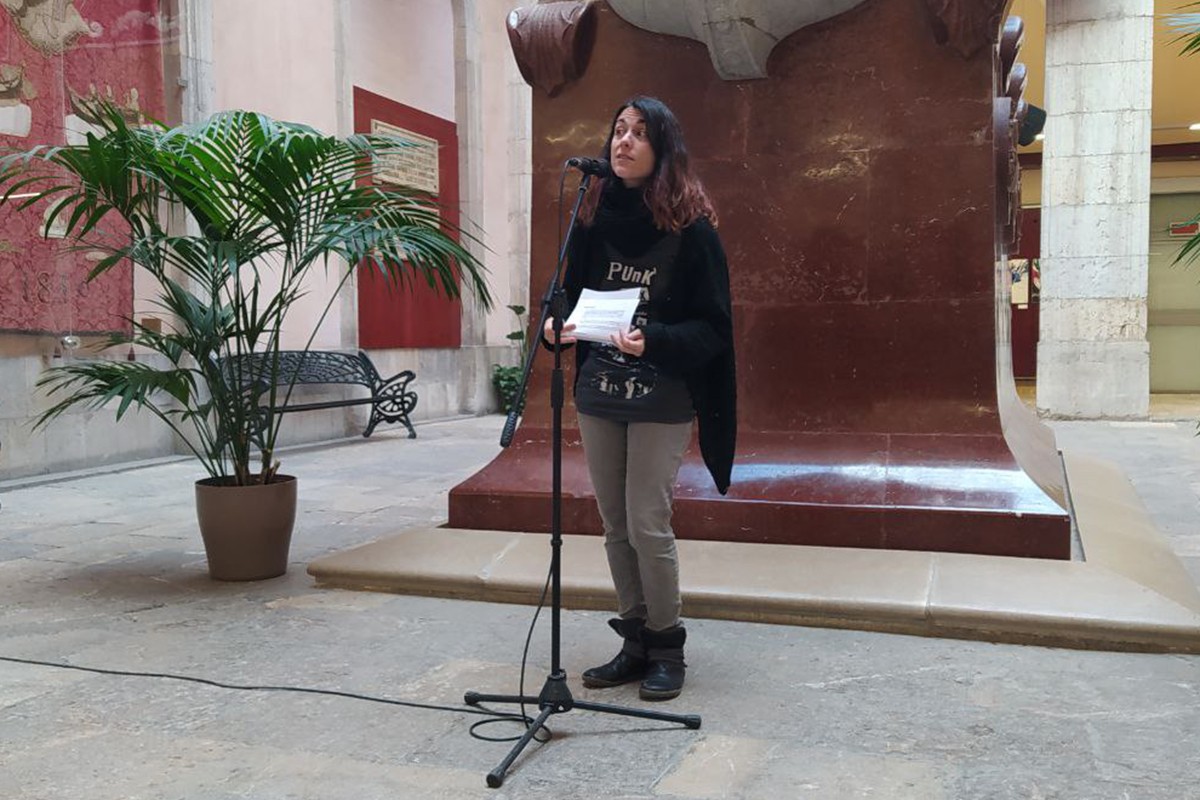 Eva Miguel, regidora i presidenta del Servei Municipal de l'Habitatge, aquest dijous en roda de premsa.