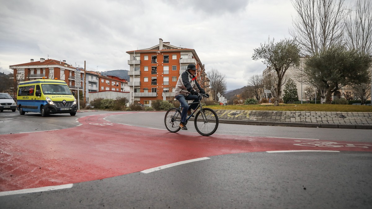 La Rodona d'Olot: ni rotonda holandesa ni carril bici