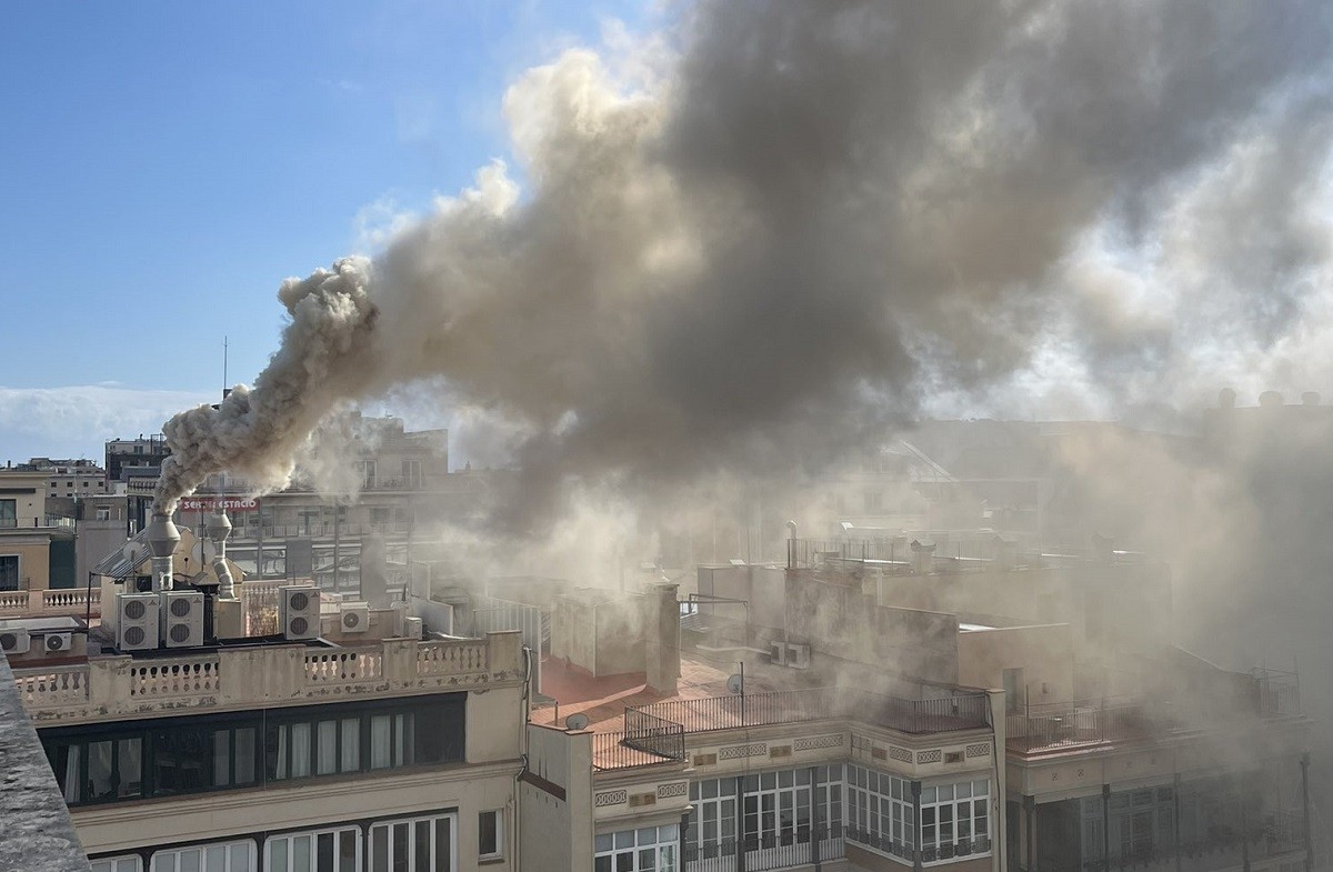L'incendi al carrer d'Aragó a Barcelona