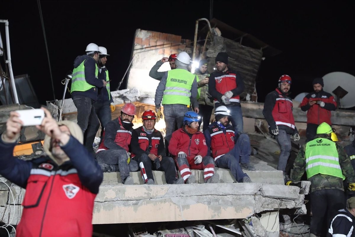 Els serveis de rescat turcs, exhausts