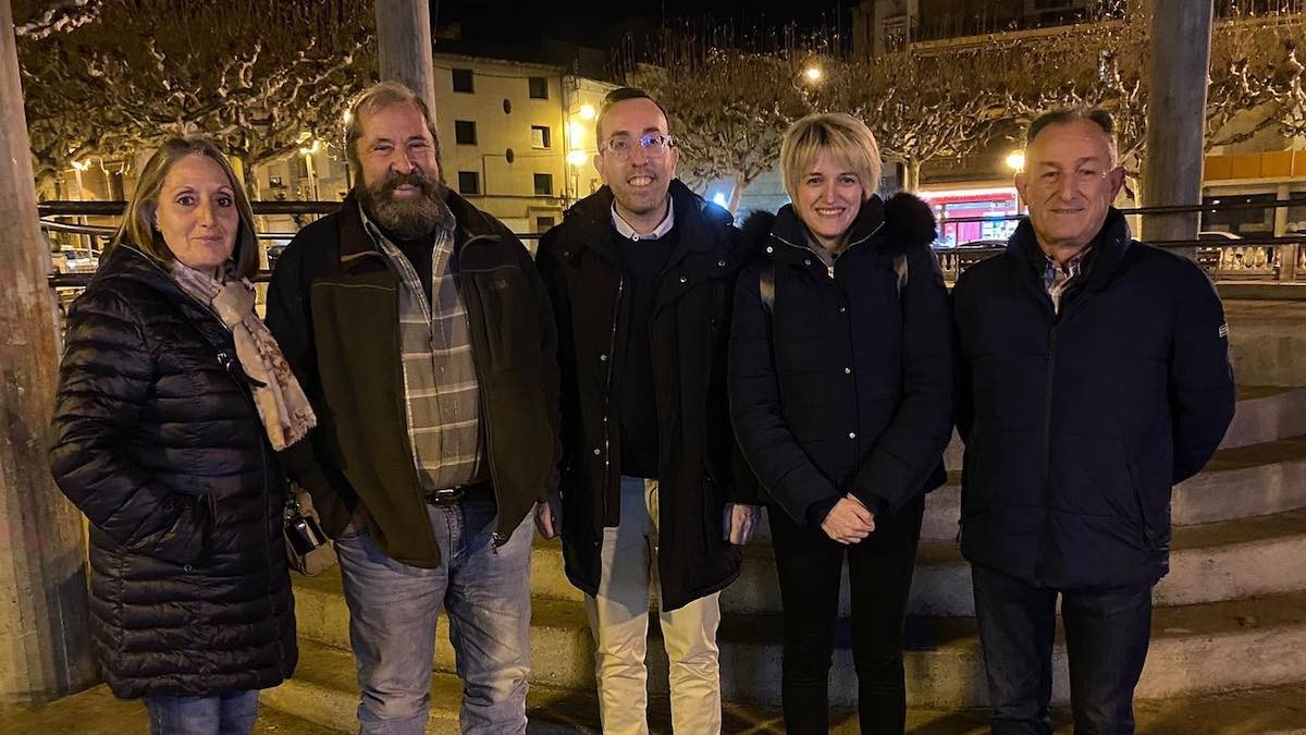 Torrejón, segona per la dreta, al costat del president del PP a Lleida, Xavi Palau, en una visita a Tremp
