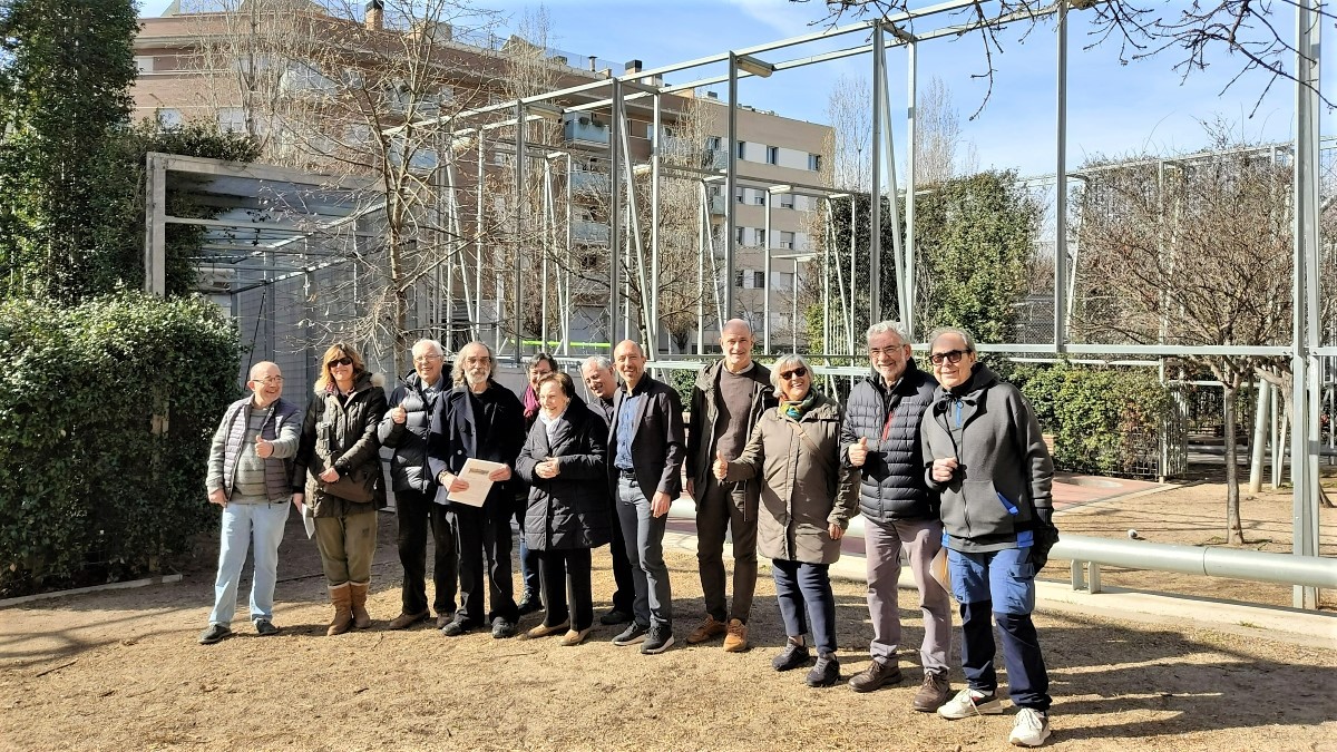 Membres de l'Ajuntament i veïnes i veïns del barri de Saldes-Plaça Catalunya al Parc Vila Closes