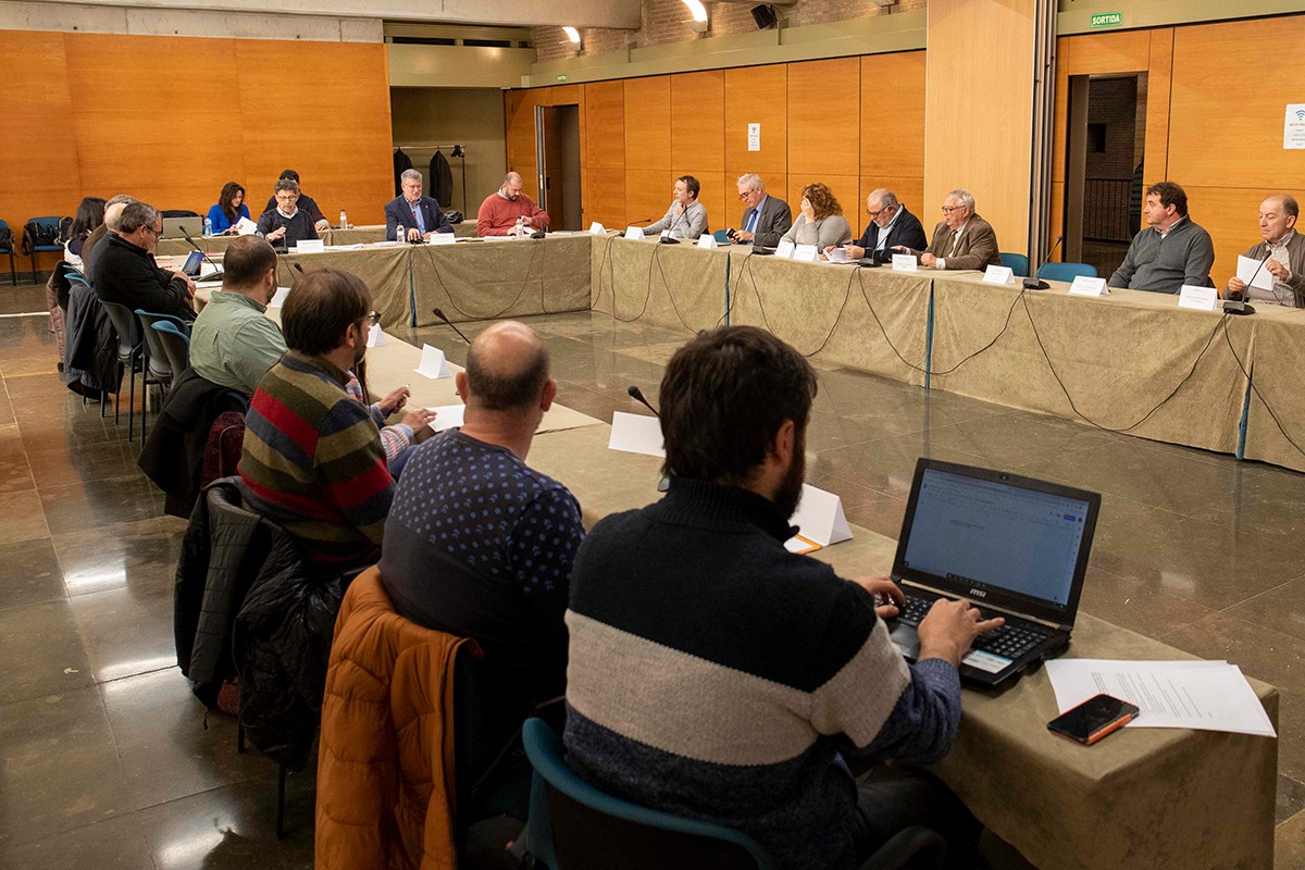 La vintena d'agents socioeconòmics que han participat en la Mesa de Desenvolupament Econòmic de Tarragona.