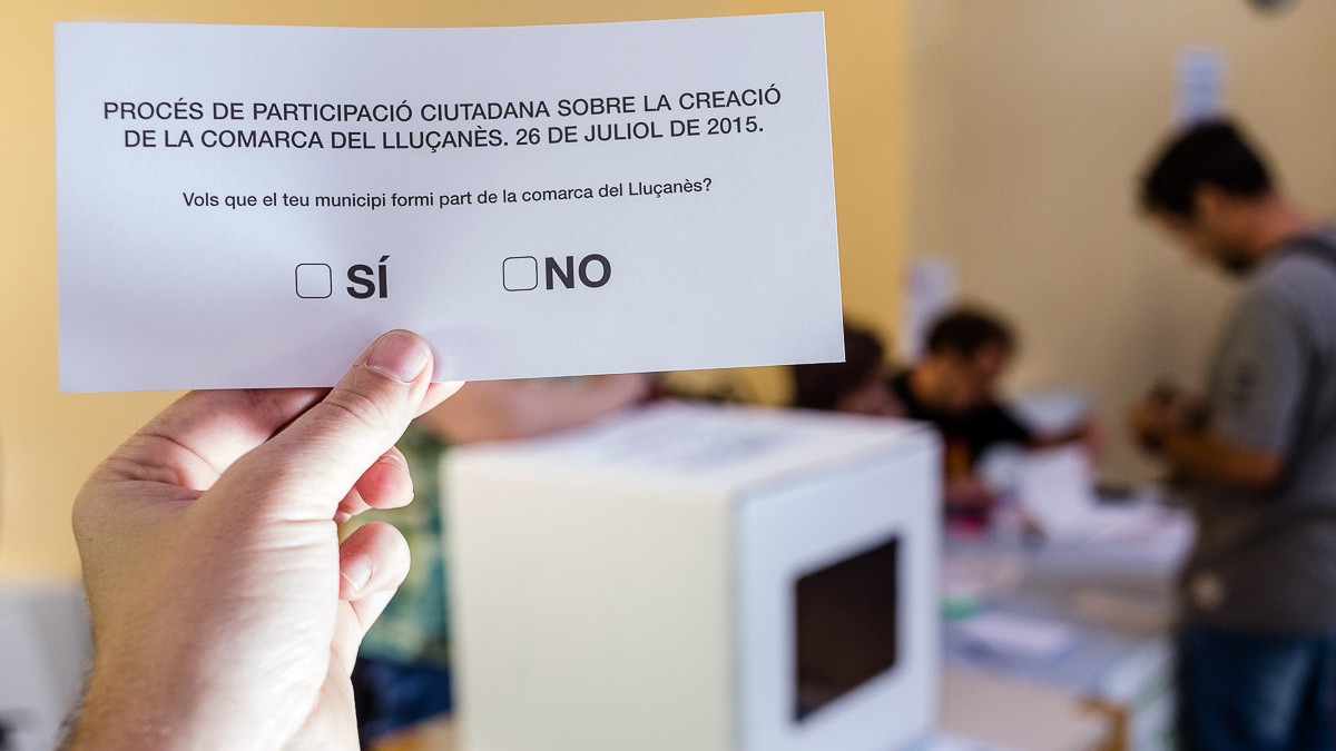 Una butlleta de la consulta ciutadana del 26 de juliol de 2015 sobre la creació de la comarca del Lluçanès. 