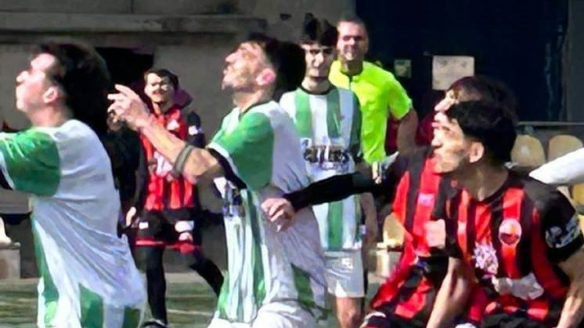 Imatge del derbi entre el Roig-i-negre FC i el Mas Pellicer