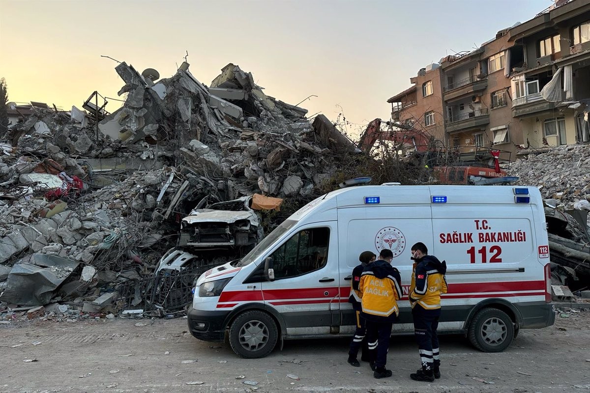 Les autoritats turques xifren en prop de 44.400 els difunts pels últims terratrèmols