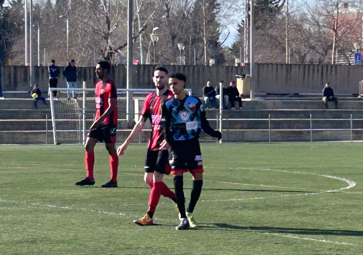 Imatge de l'encontre entre el Tarragona FC i el Roig-i-negre