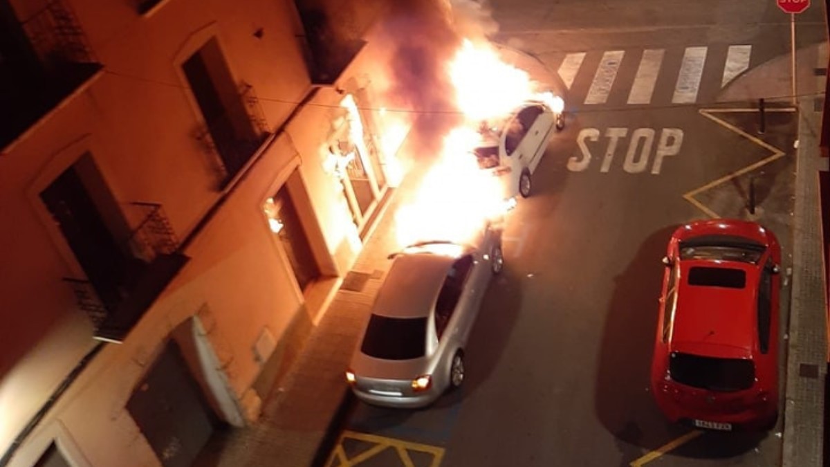 Imatge dels cotxes cremats