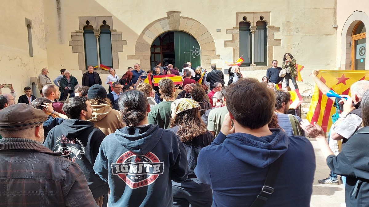 Protesta antifeixista a Granollers davant d'un acte de Vox.
