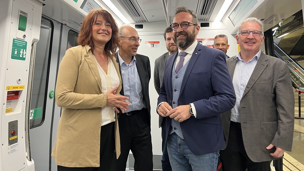 Laia Bonet i Juli Fernández, al viatge inaugural del nou comboi d'Alstom de l'L3