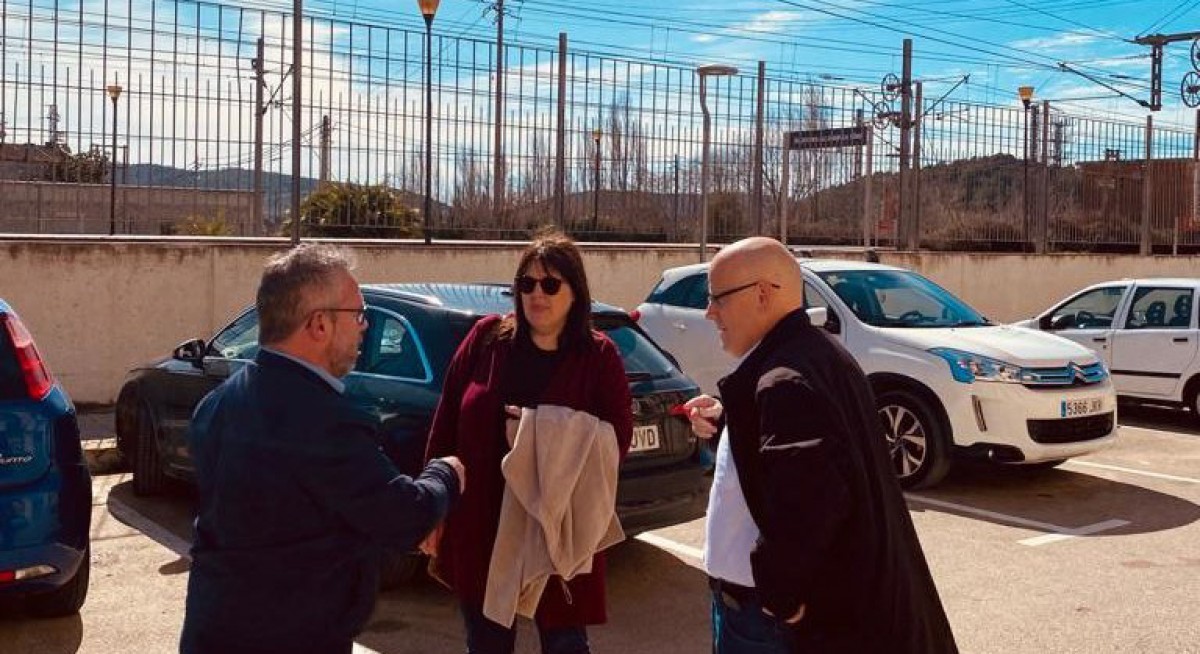 Responsables d’Adif, Renfe Rodalies, Hife, Ajuntament i Policia Local d’Ulldecona s’han reunit per coordinar l’operatiu d’entrada i sortida dels autobuses que faran els recorreguts des del mateix passeig de l’Estació.