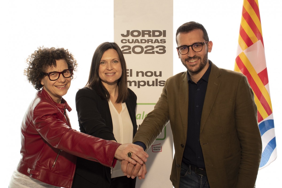 Jordi Cuadaras, amb Montse Montaña i Irene Gil, que formen part de la llista d'Igualada Som-hi
