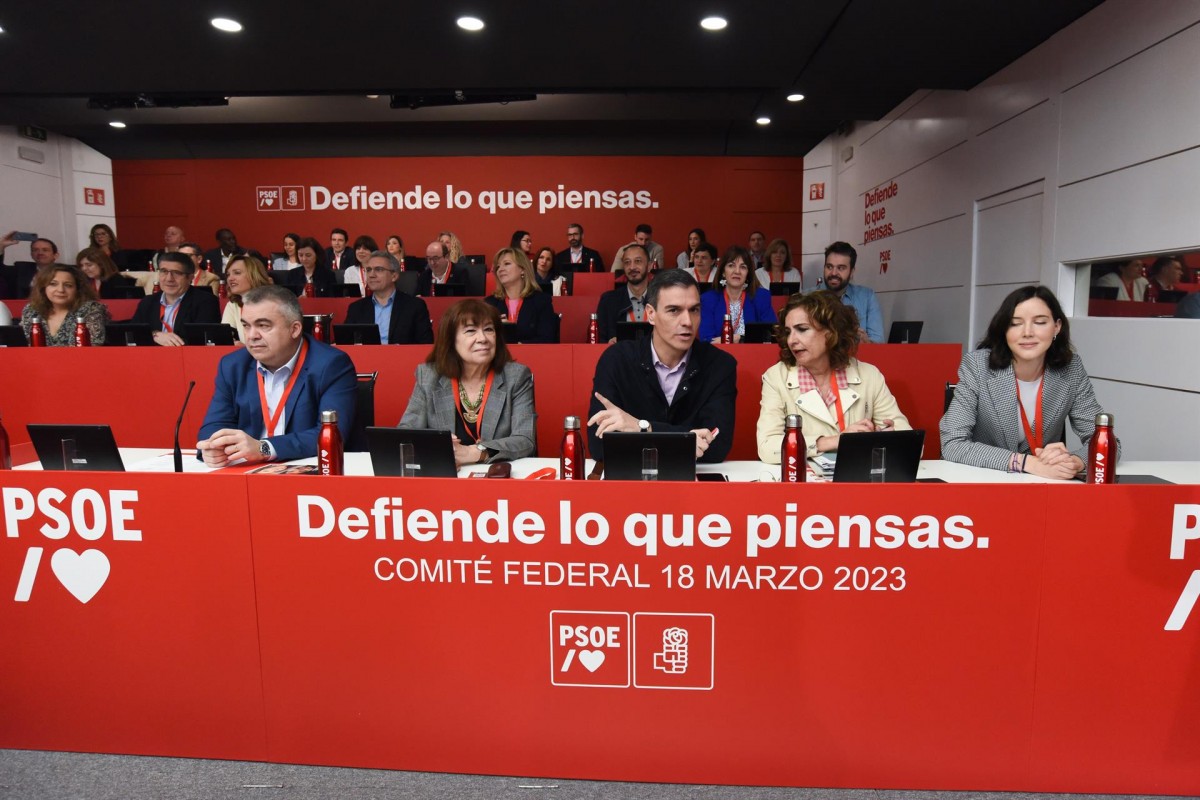 Pedro Sánchez i diversos ministres, en el Comitè Federal del PSOE a Ferraz