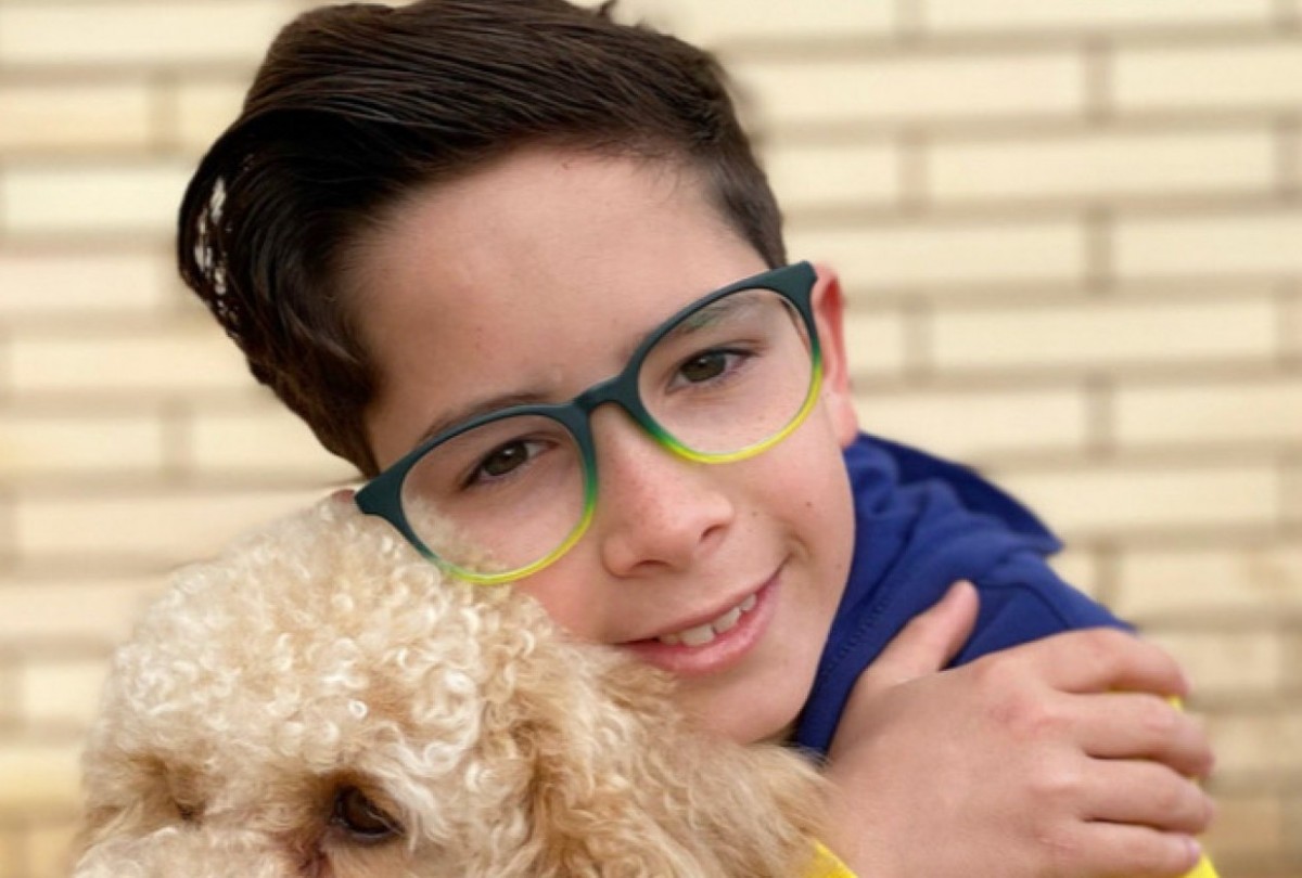 El Leo Tomàs, un xiquet de Deltebre que lluita contra les dificultats que li provoca la síndrome d'Usher 1B 