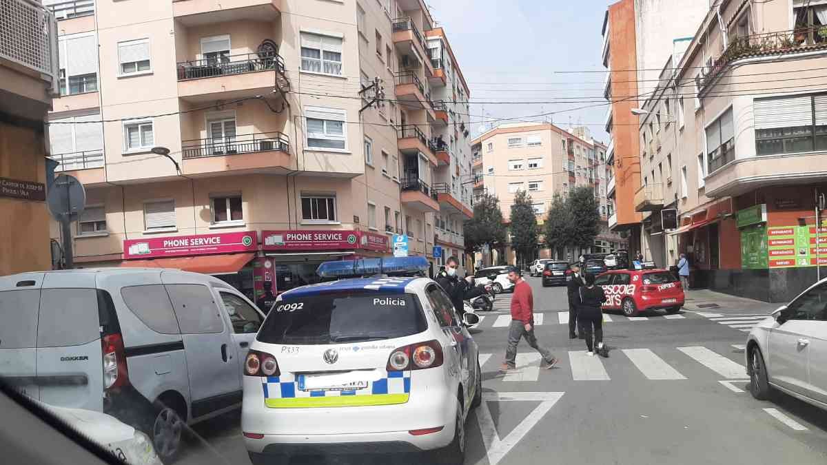 Una imatge de l'operatiu, a la cruïlla entre el carrer de Misericòrdia i el carrer de Josep M. Prous i Vila