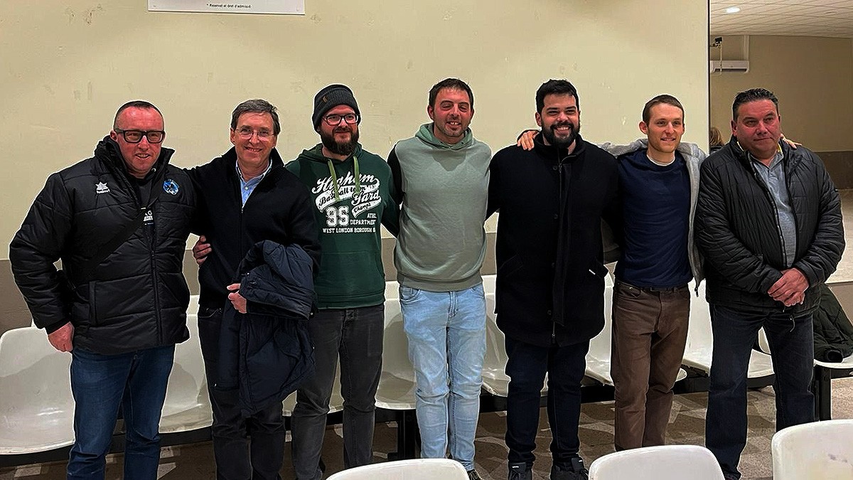 Els set candidats de la llista de poble d'Aguilar, amb l'alcaldable Ricard Tomàs, segon per l'esquerra