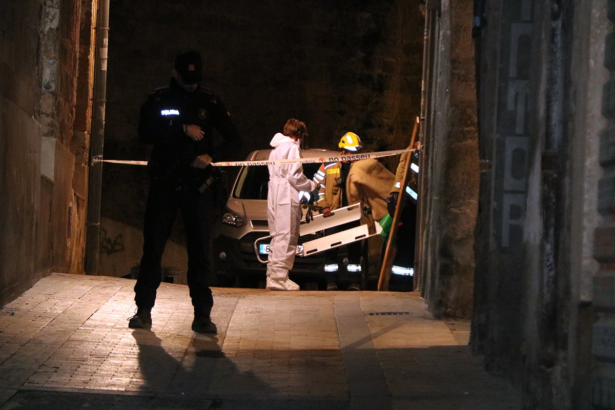 La troballa del cadàver es va produir al carrer de l'Església de Valls.