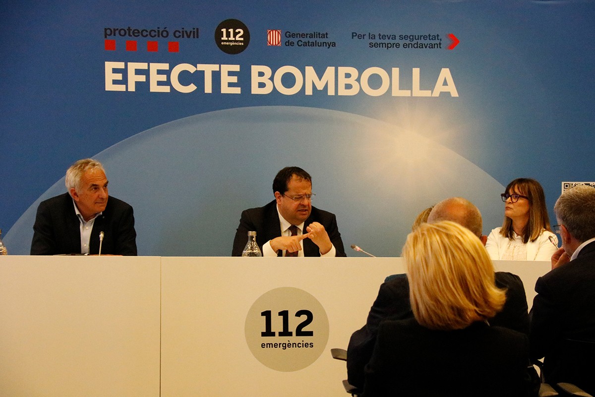 El conseller d'Interior, Joan Ignasi Elena, ha presentat la campanya Efecte Bombolla des de l'edifici del 112 de Reus.