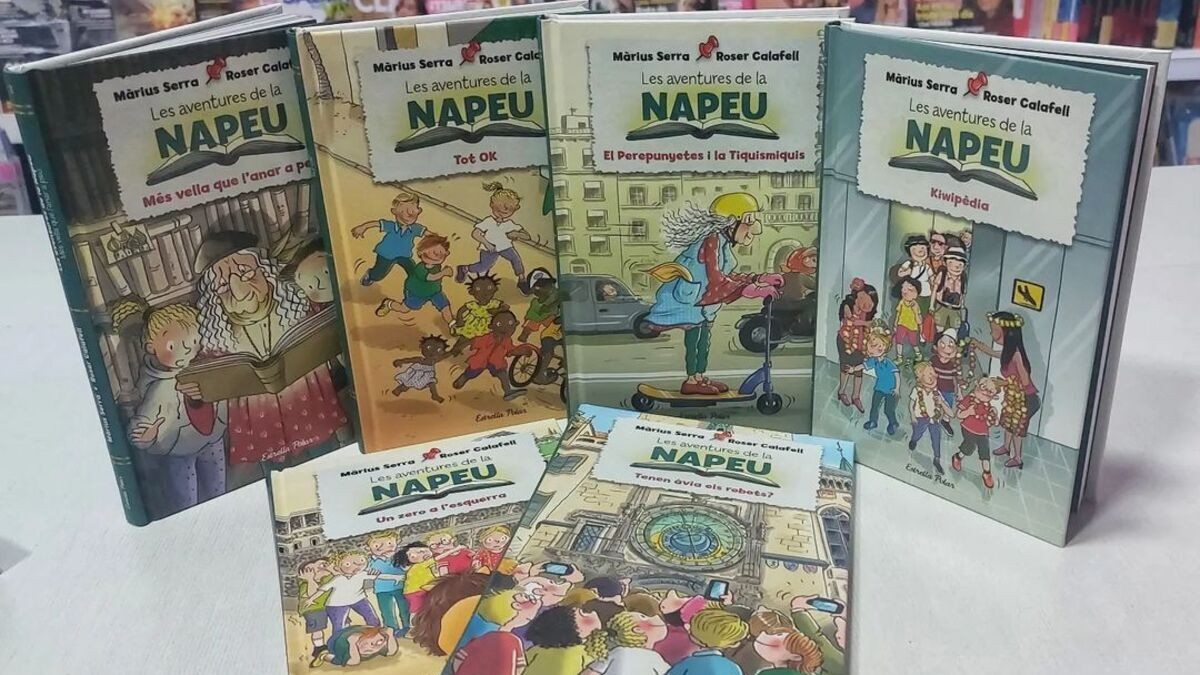 Diferents edicions de 'Les aventures de Napeu', de Màrius Serra i Roser Calafell
