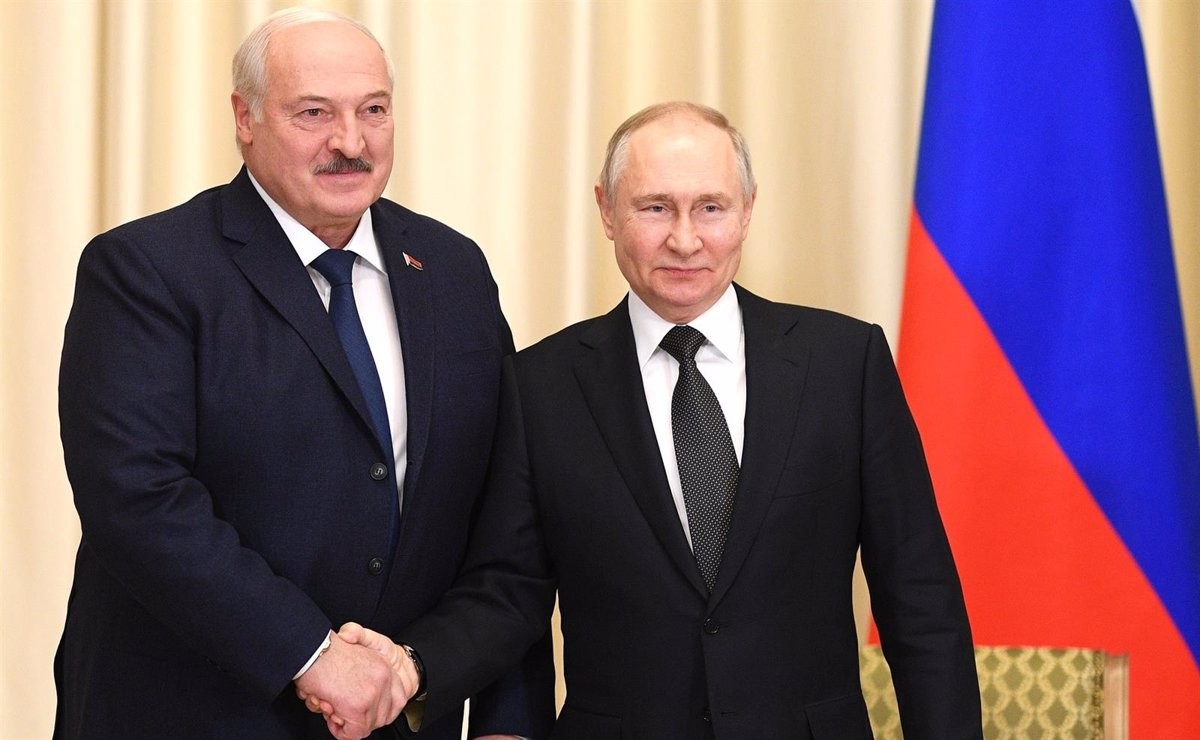 Lukashenko i Putin reblant l'acord