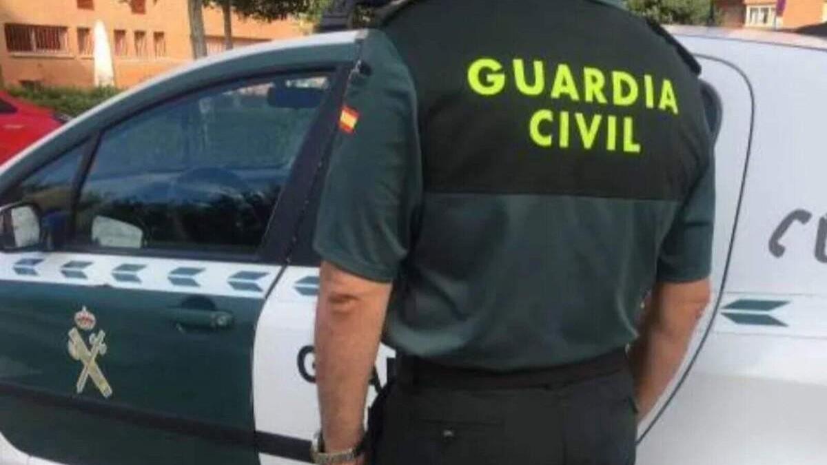 La Guàrdia Civil dirigeix l'operatiu policial contra el tràfic de drogues a Altafulla.
