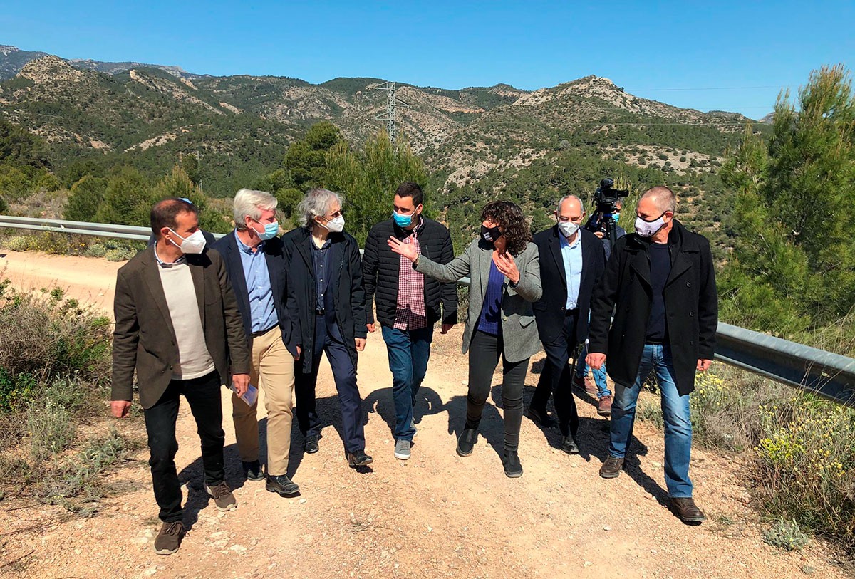La consellera Teresa Jordà visitant la zona on es durà a terme la primera fase del regadiu Xerta-Sénia.