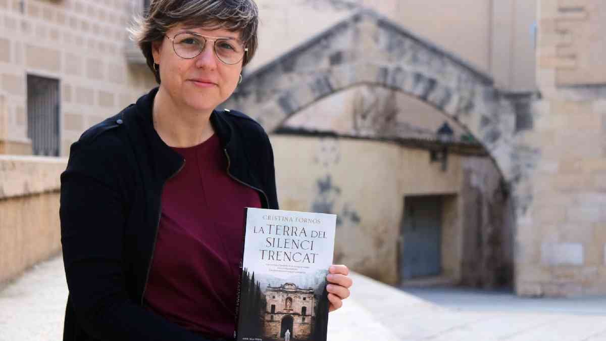 La periodista i escriptora morenca presenta la seua primera novel·la.