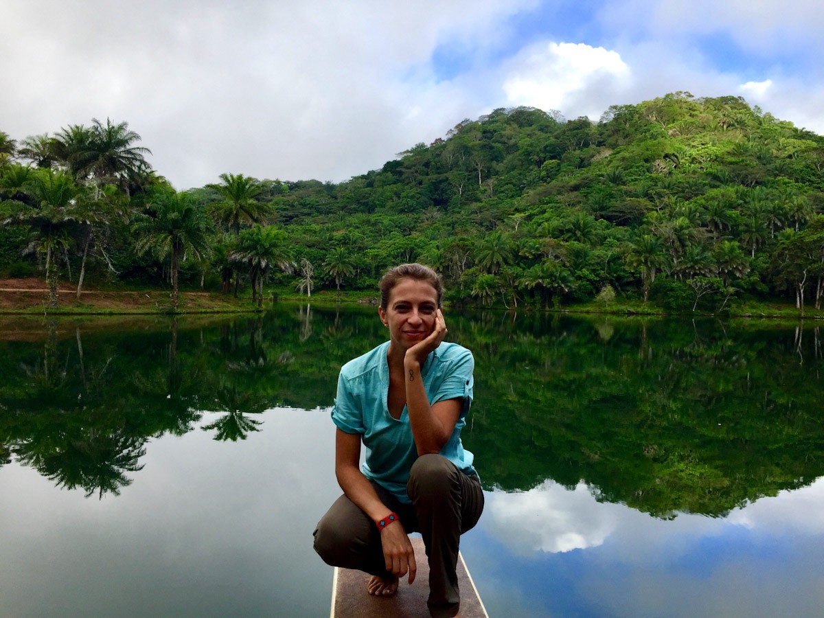 Pilar Millan, d'Ulldecona, en un dels paratges de Tanzània, on viu  