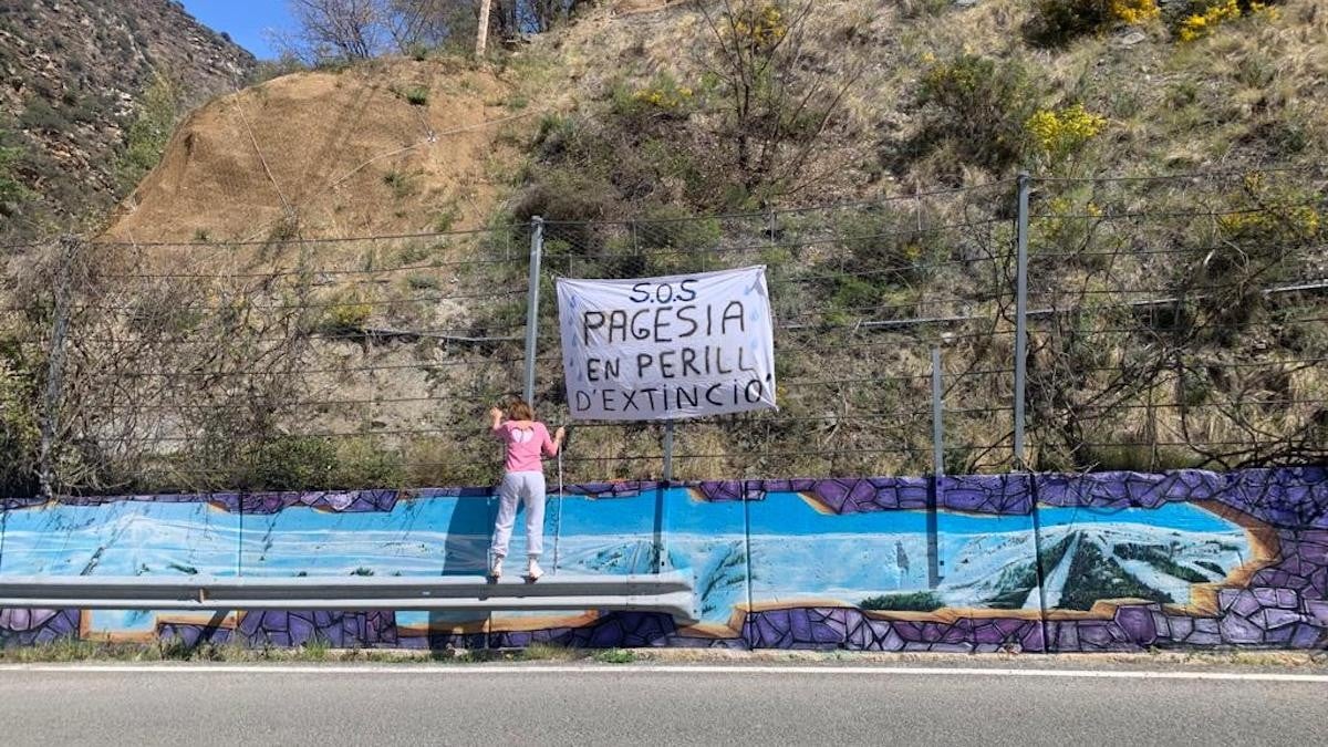 Un dels cartells penjats pels ramaders per reclamar millores a la nova PAC