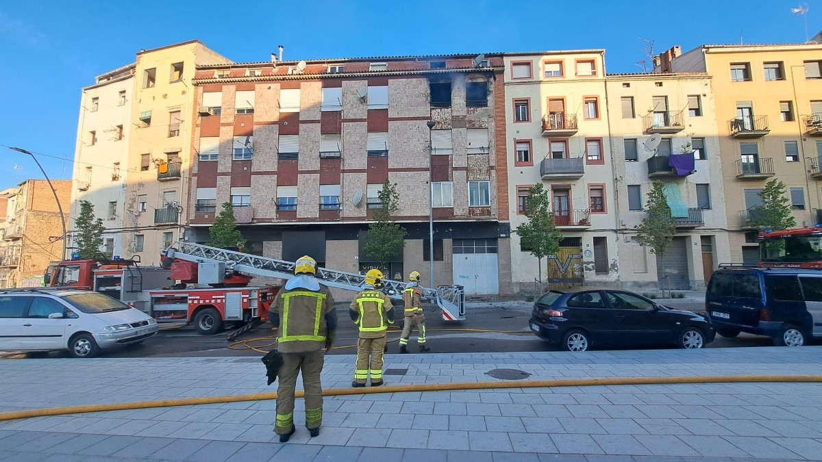 Incendi al segon pis del número 44 del carrer Remei de Dalt de Manresa