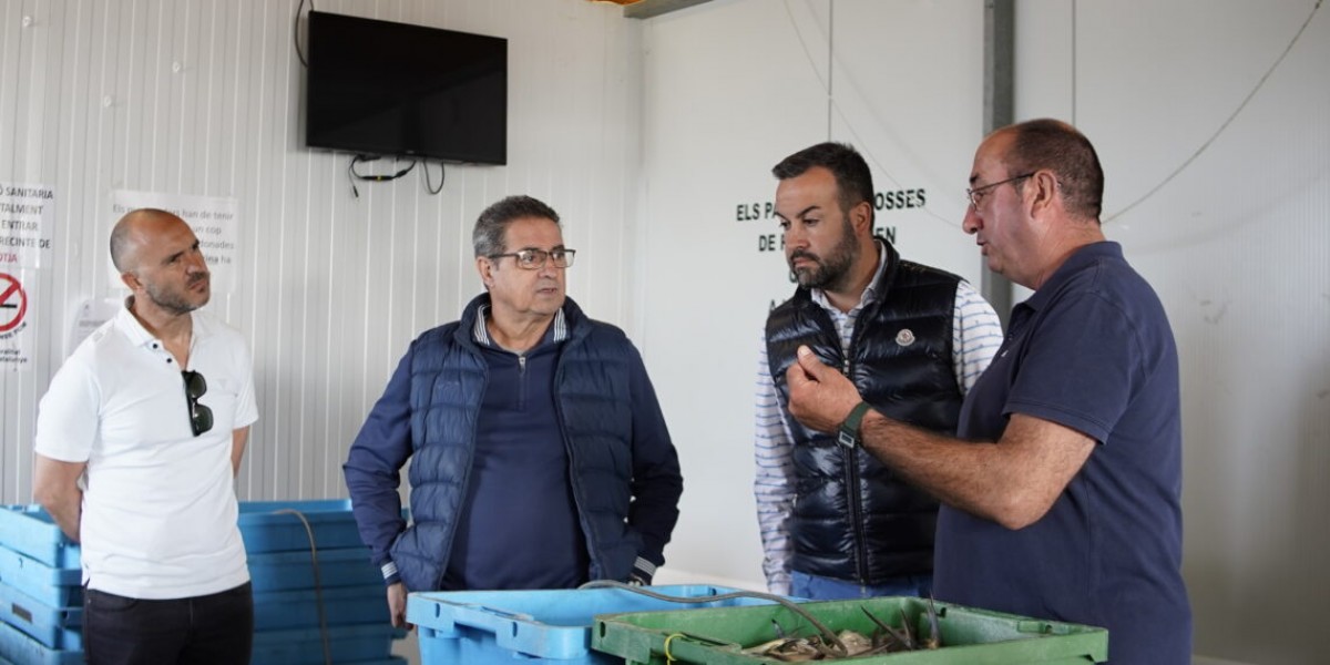 Reunió entre l'alcalde de Deltebre, Lluís Soler i la Confraria de Pescadors de Sant Joan 