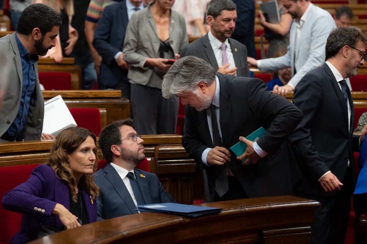 Pere Aragonès i Albert Batet, en una sessió de control al ple del Parlament