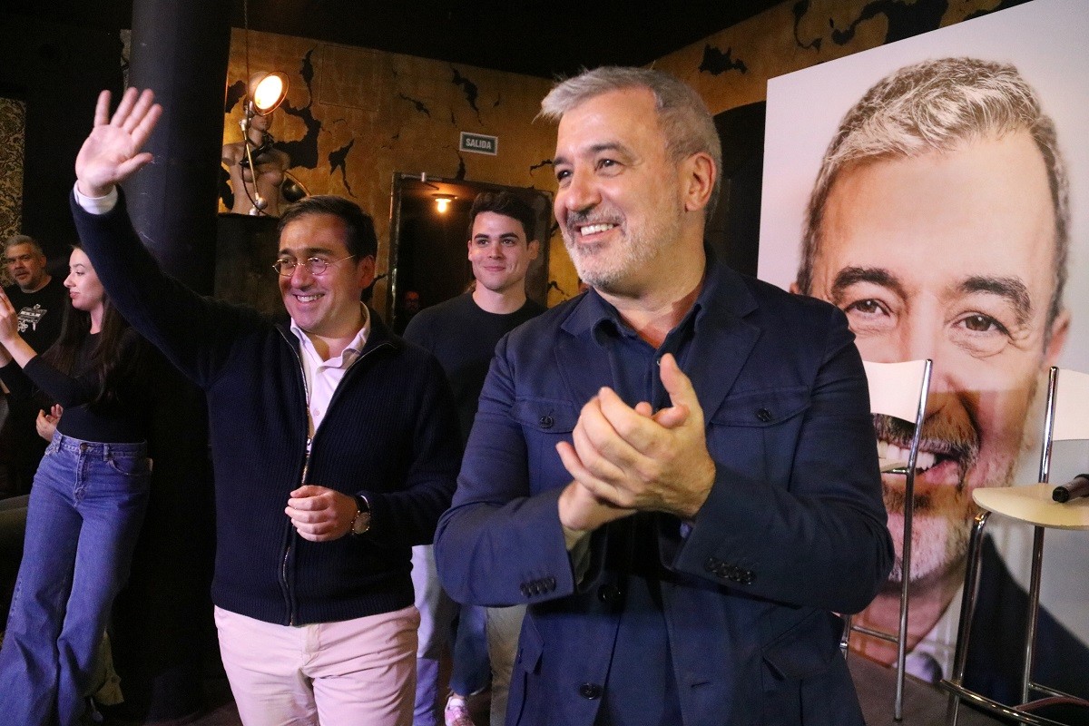 El ministre Albares se suma a la llarga llista de ministres que participen a la campanya de Jaume Collboni