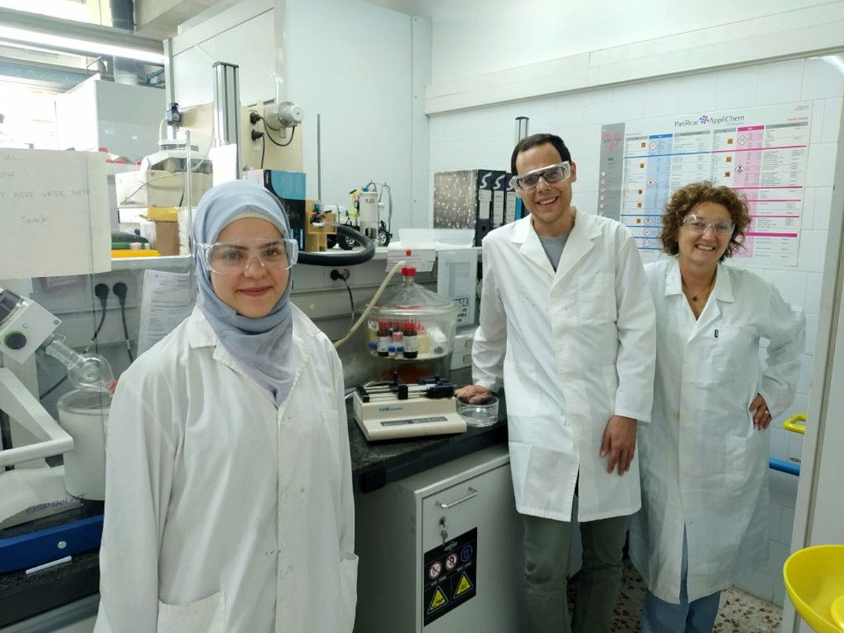 Yasmin Kabalan, Xavier Montané i Marta Giamberini, del grup de recerca Memtec de la URV.