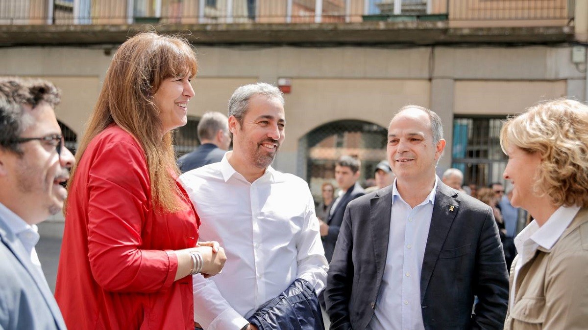 Laura Borràs i Jordi Turull, amb el candidat de Junts a Manresa, Ramon Bacardit.