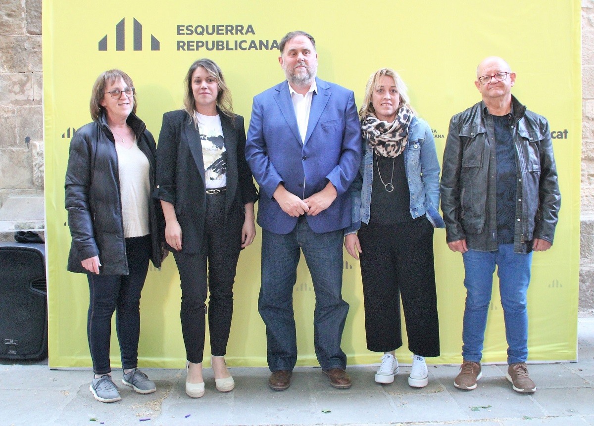M. Dolors Caelles, primera per l'esquerra amb les companyes i company de la llista, en l'acte central d'Esquerra al Solsonès amb el president Junqueras