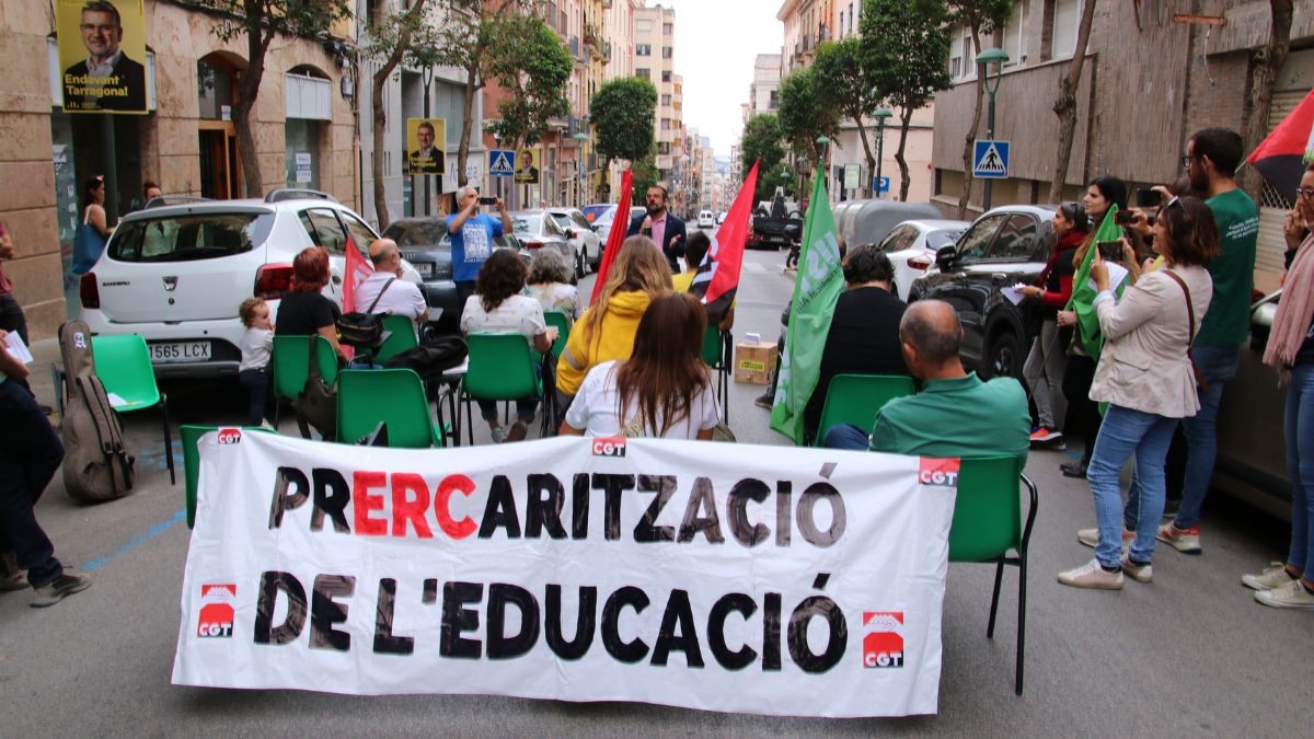 Els protestants han tallat el carrer a Tarragona.