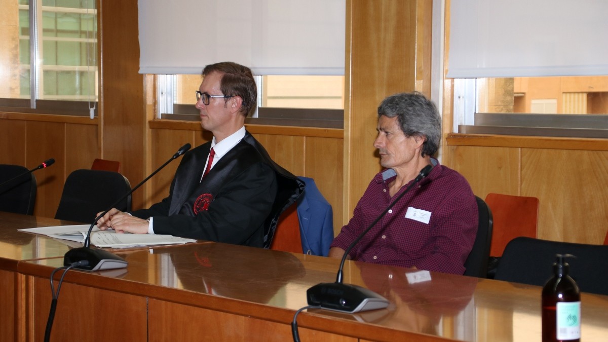 L'acusat i el seu lletrat a l'inici del judici celebrat a l'Audiència de Tarragona.