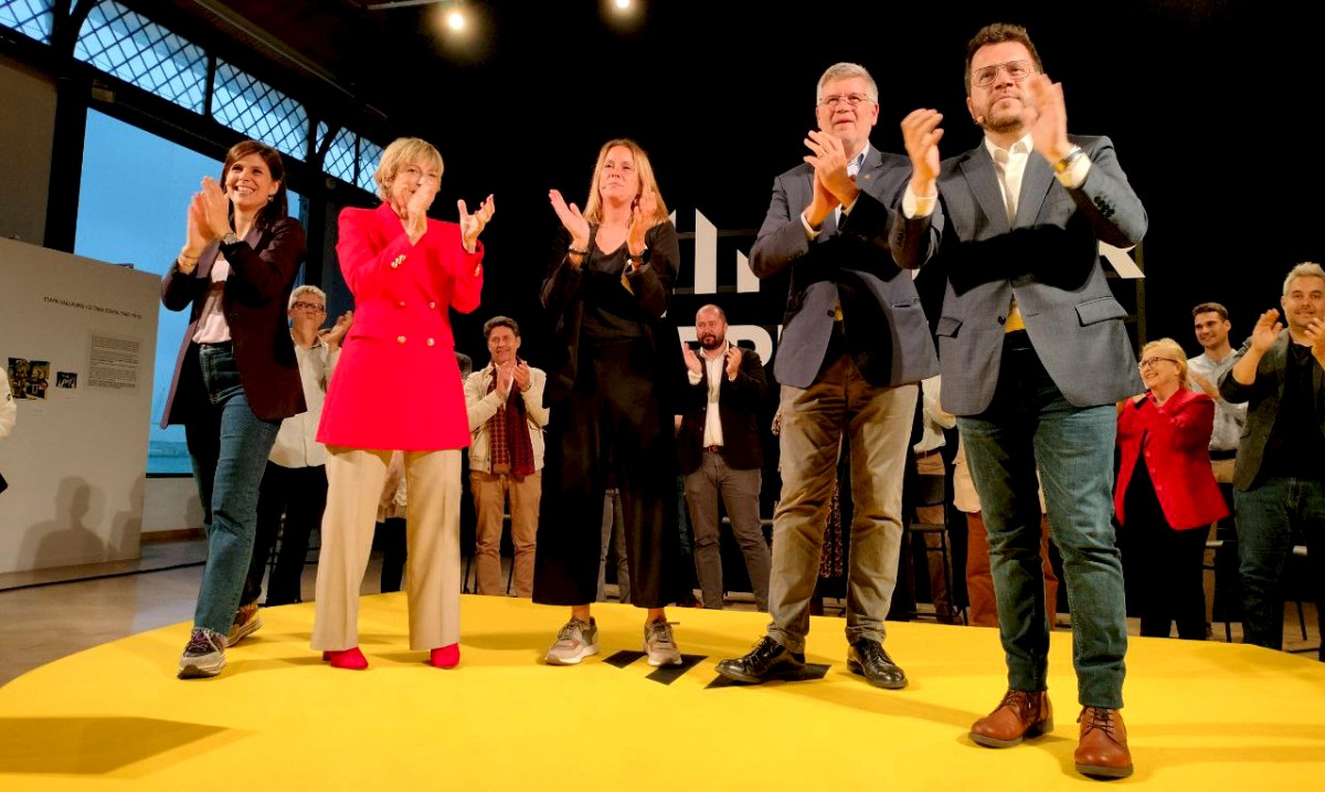 La plana major del partit ha acompanyat el candidat Pau Ricomà en un acte al Tinglado 1 del Moll de Costa de Tarragona.