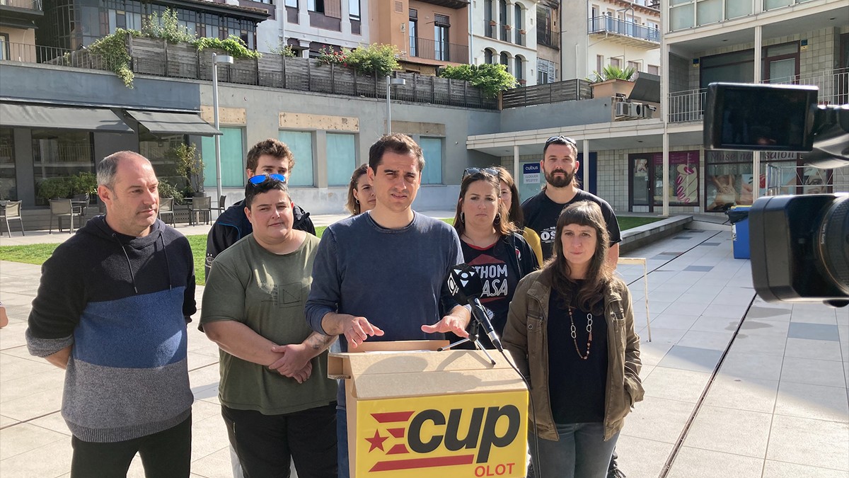 Imatge d'alguns dels membres de la CUP durant la campanya electoral