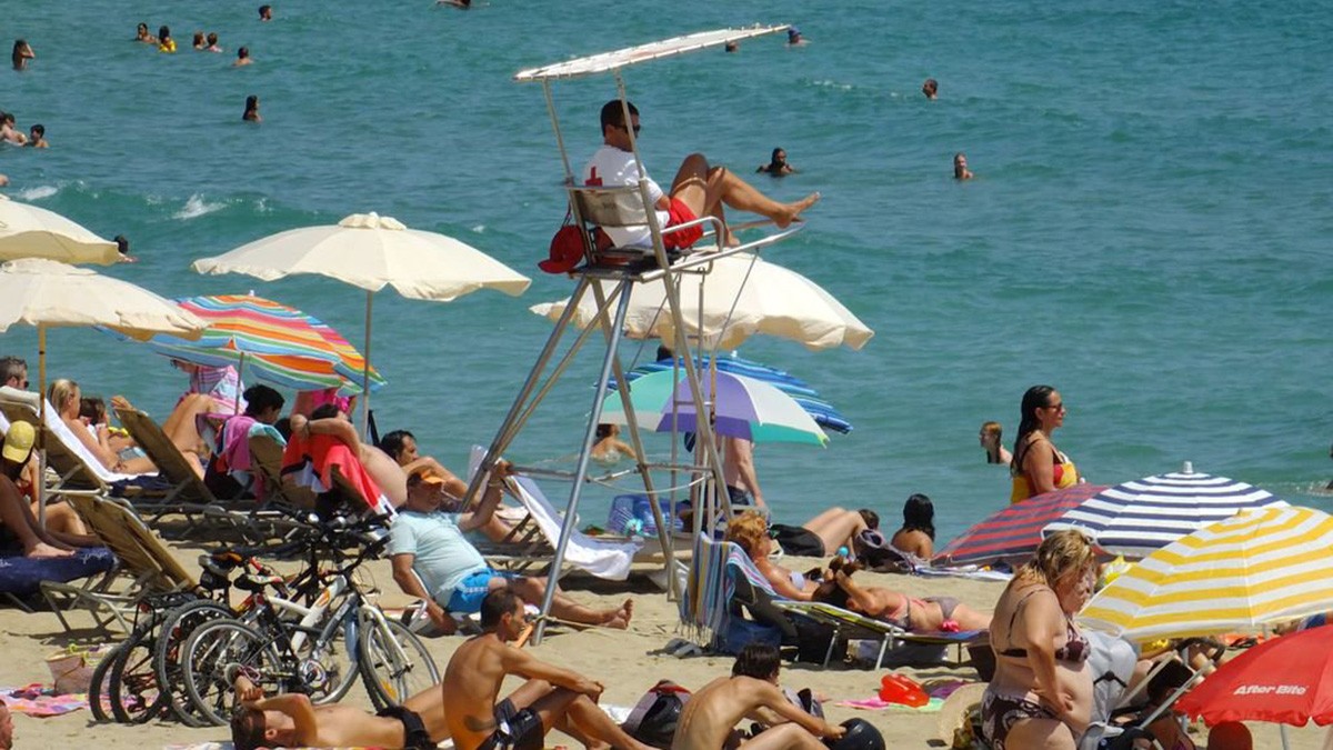 Barcelona ja ha iniciat la temporada d'estiu a les platges