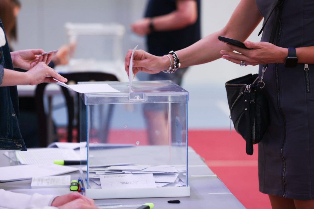 Imatge d'una votant a l'INS Leonardo da Vinci